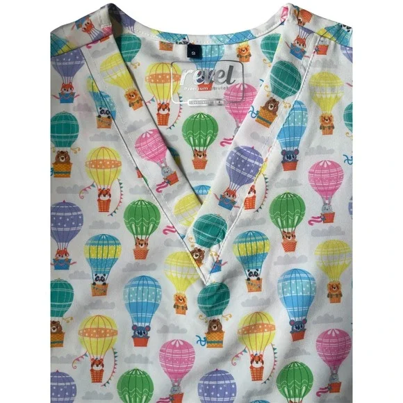 Revel Women's Hot Air Balloon Print Scrub Top Healthcare Uniform NWT - Picture 2 of 5